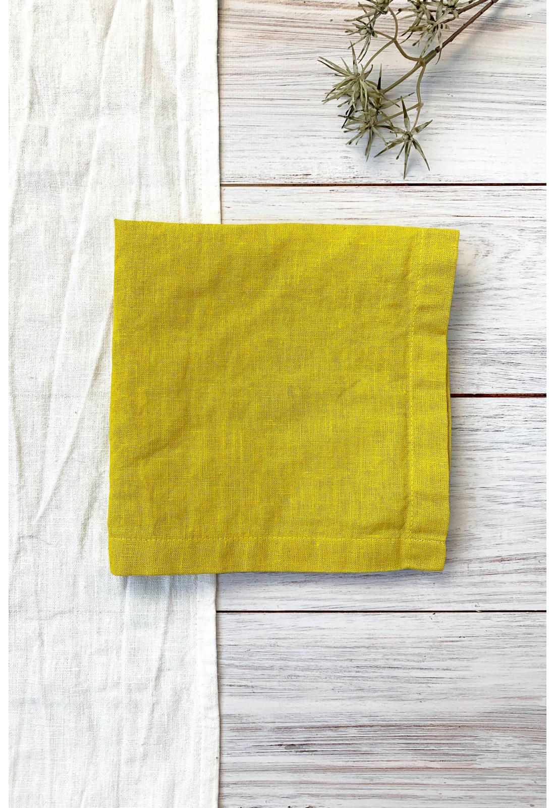 https://www.touchablelinen.com/image/cache/catalog/products/19/Linen-napkins-in-yellow-1100x1600.jpg