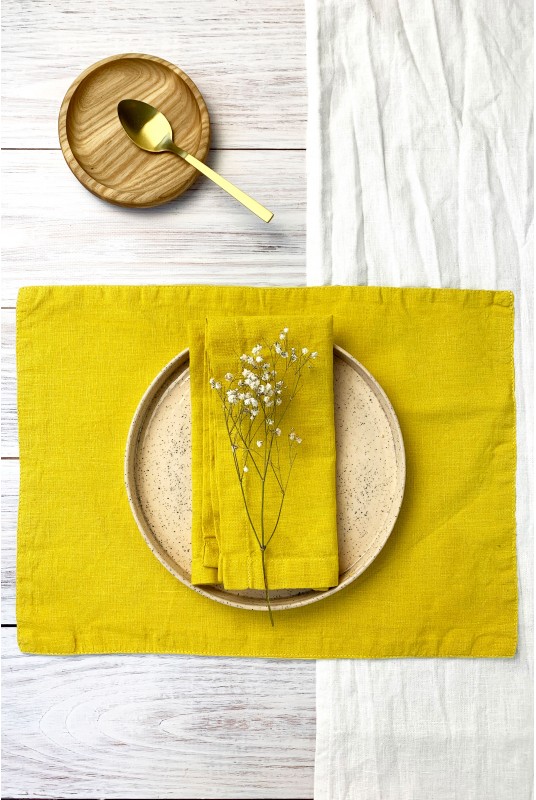 Linen table placemats in Yellow