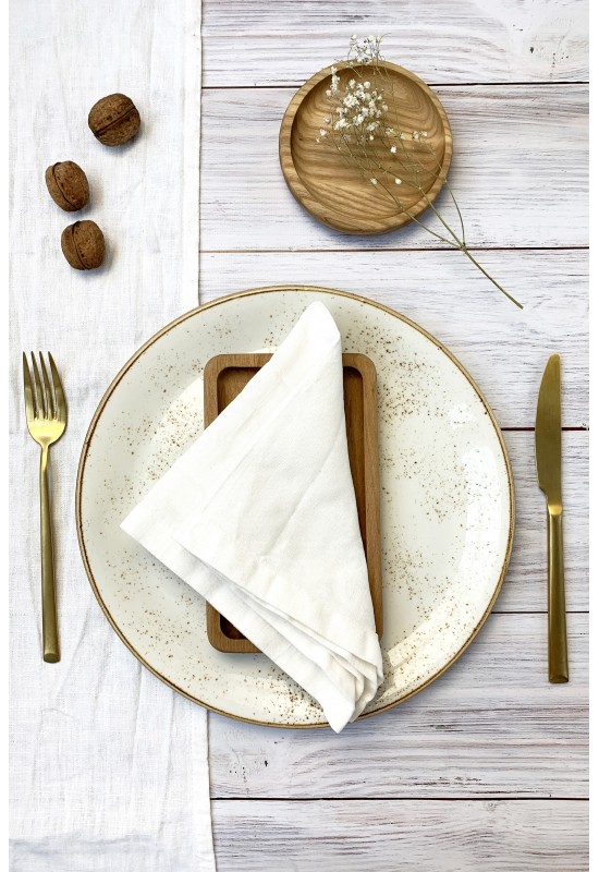 Linen napkins in White