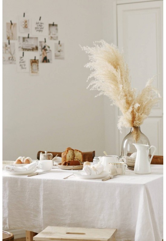 Linen tablecloth in White