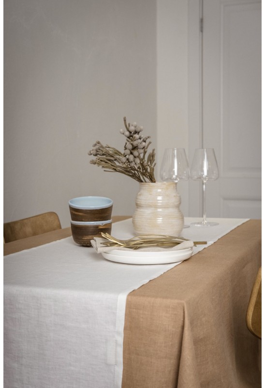 Linen table runner in White