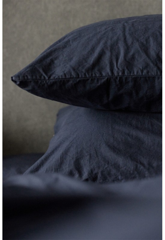 Cotton bedding in Dark blue