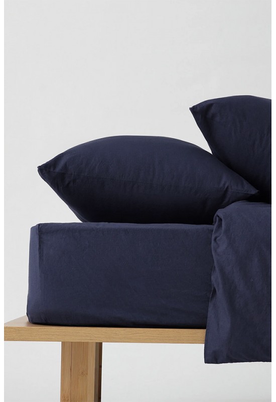 Cotton bedding in Dark blue