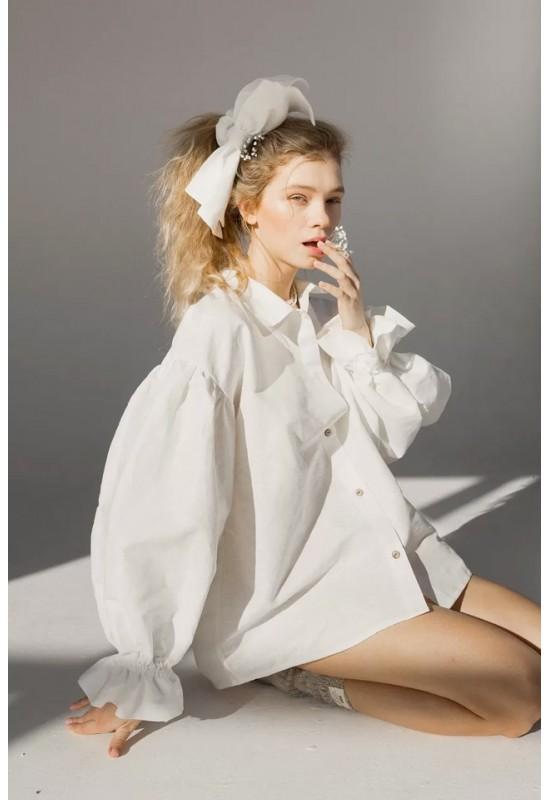 Oversized linen shirt with puffy long sleeves 