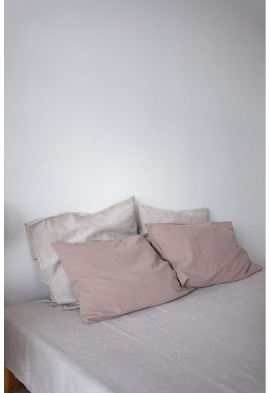 Linen pillowcase with envelope closure 