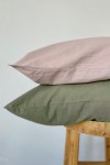 Linen pillowcase with envelope closure 