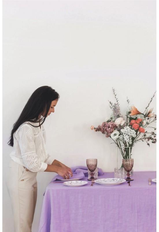 Linen tablecloth in Lavender (Purple)