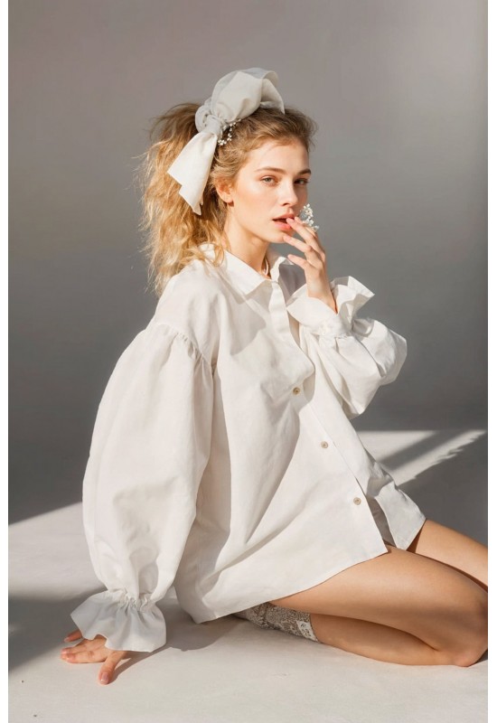 Oversized linen shirt with puffy long sleeves 