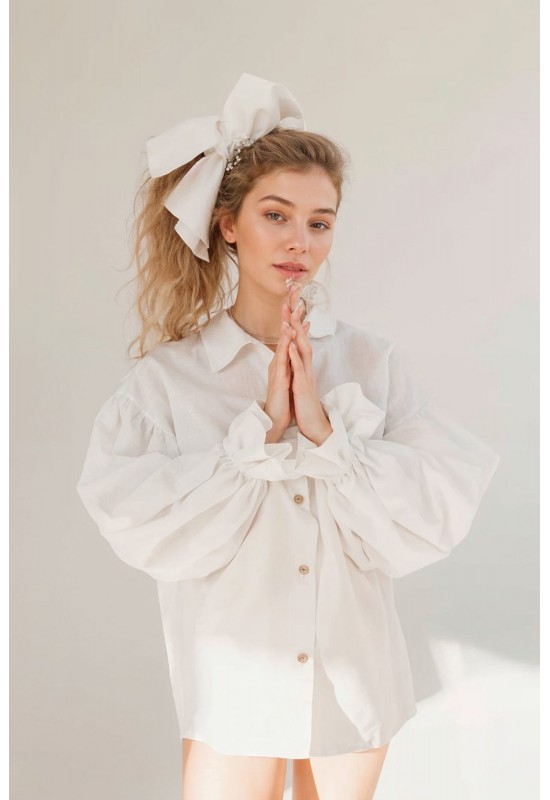 Oversized linen shirt with puffy long sleeves 